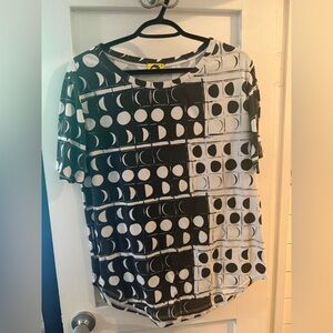 Black and White Graphic Women's Top